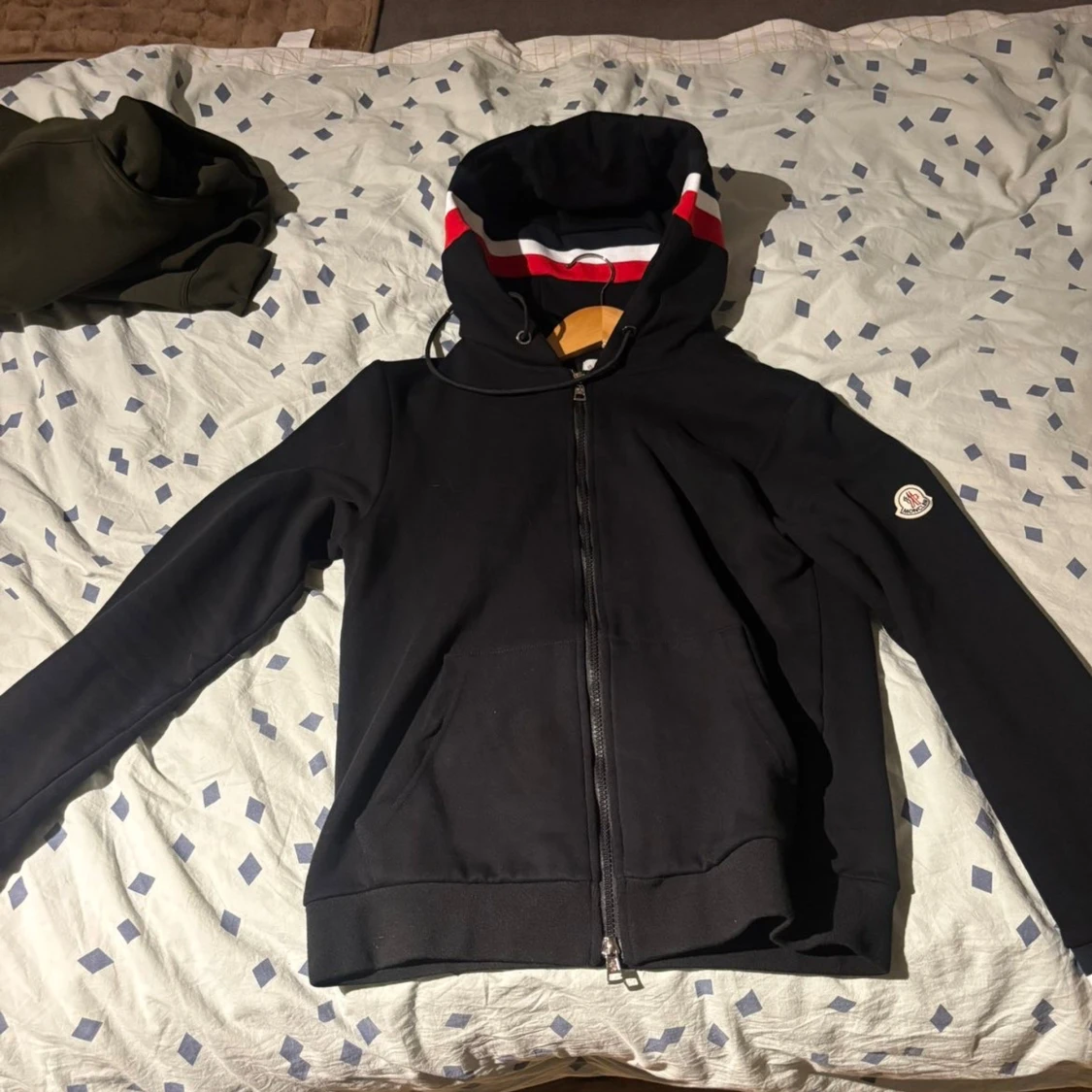 Svart Moncler hoodie