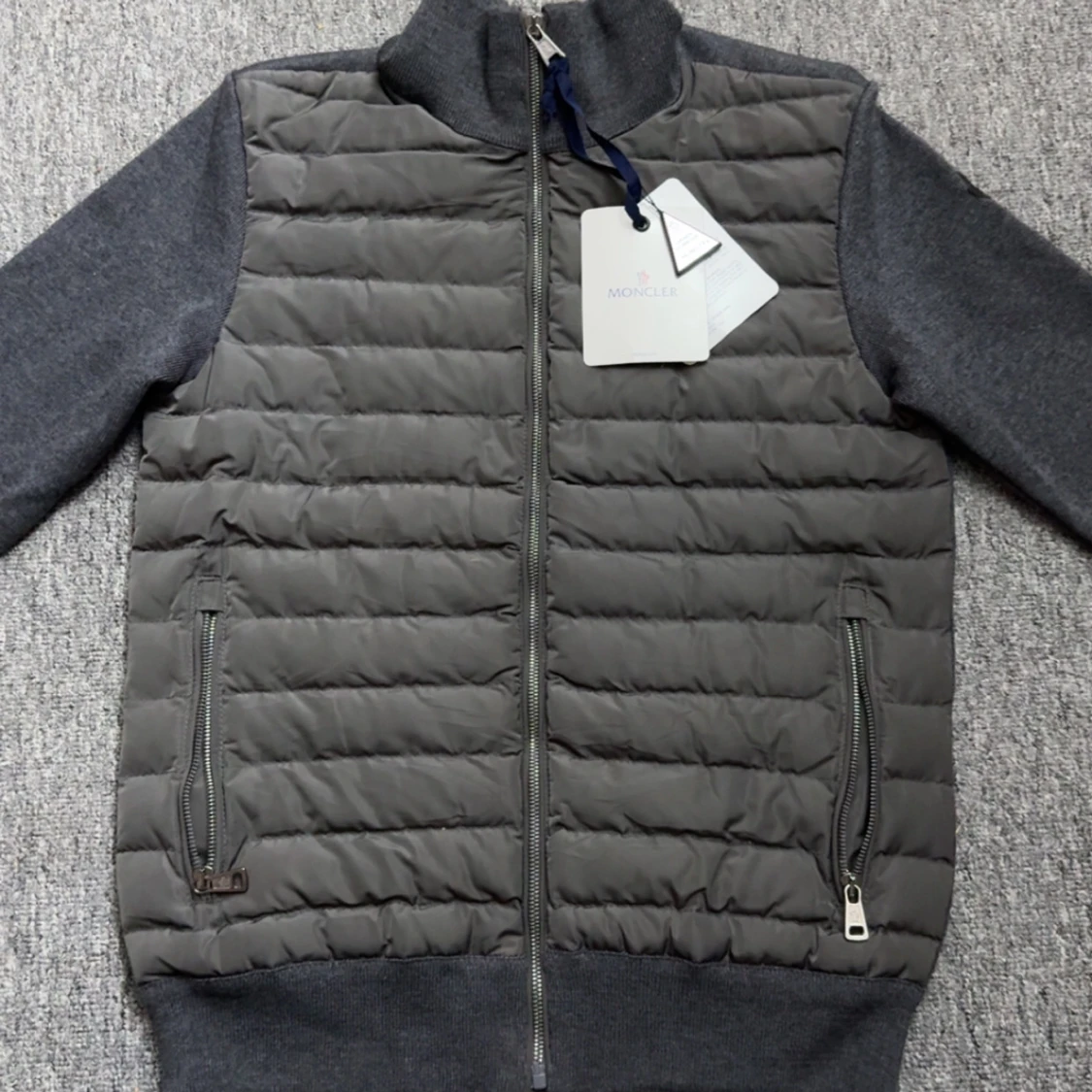 Grå cardigan från Moncler