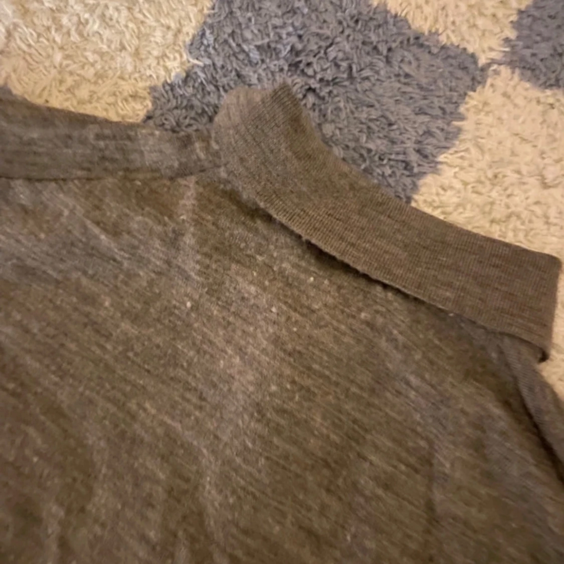 Grå pikétröja i ull från Uniqlo - 4