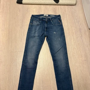 Replay jeans  - Modell| ambass| skicket är som nytt/ 10/10 inga defekter eller hål| storlek 30-32| Perfekta jeans nu till höstern och vintern, och nypris ligger runt 1799-2199| pm för mer information eller bilder🙌🏼