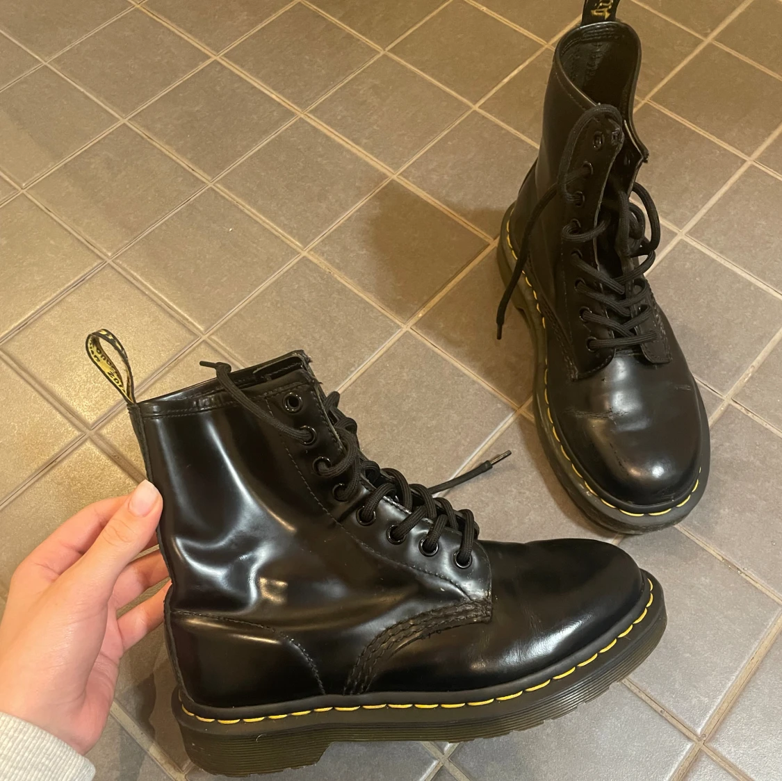 Svarta Dr. Martens boots