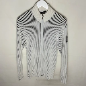 Dolce Gabbana fullzip  - Modellen är 185. L passar M