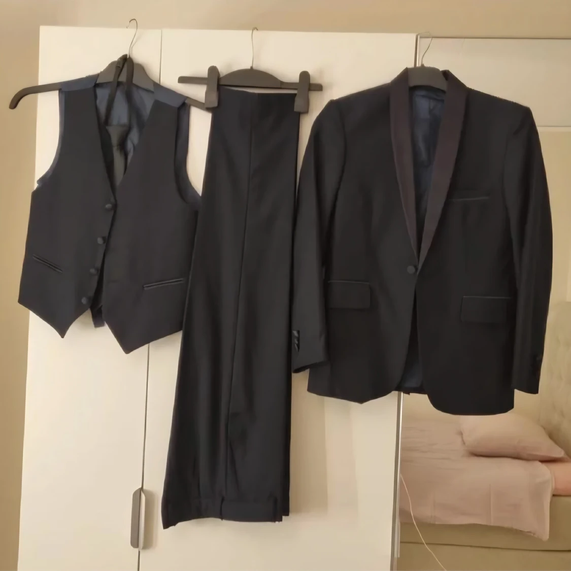 Mörkblå kostym med väst och slips för barn - 1