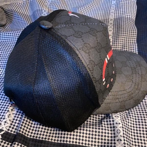 GG Keps  - Billig skön mössa vill bli av med fick den som present. 