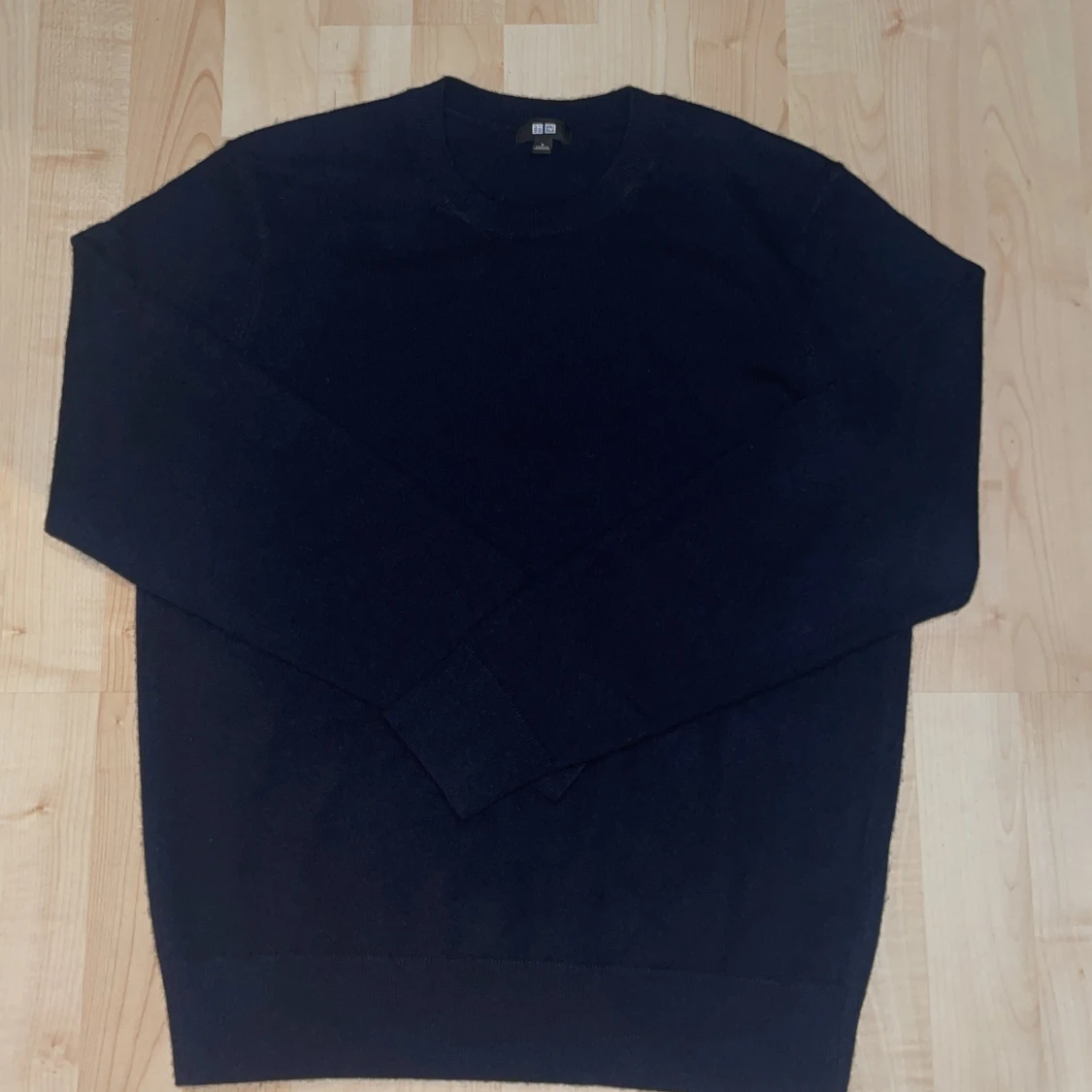 Mörkblå Kashmir tröja från Uniqlo