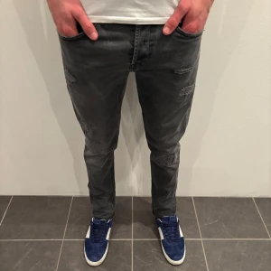 Grå Dondup Jeans George  - Gråa jeans från Dondup i populära George stilen | Är villig att förhandla gällande priset | Skriv gärna vid minsta fundering 👍