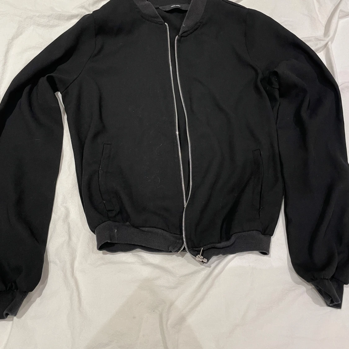 Svart mesh bomberjacka med dragkedja