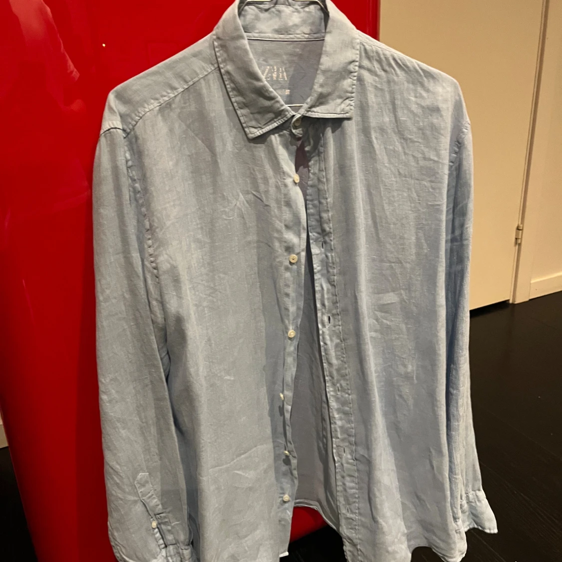 Ljusblå skjorta från Zara i linne