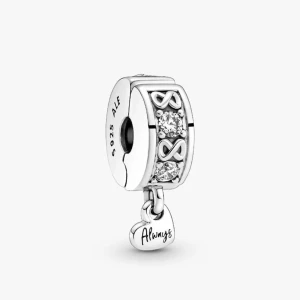 Pandora Family Always Pavé Clipberlock - Superfin berlock från Pandora i äkta silver med glittriga stenar och infinity-symboler runt om. Hängande hjärta med texten 'Always'.