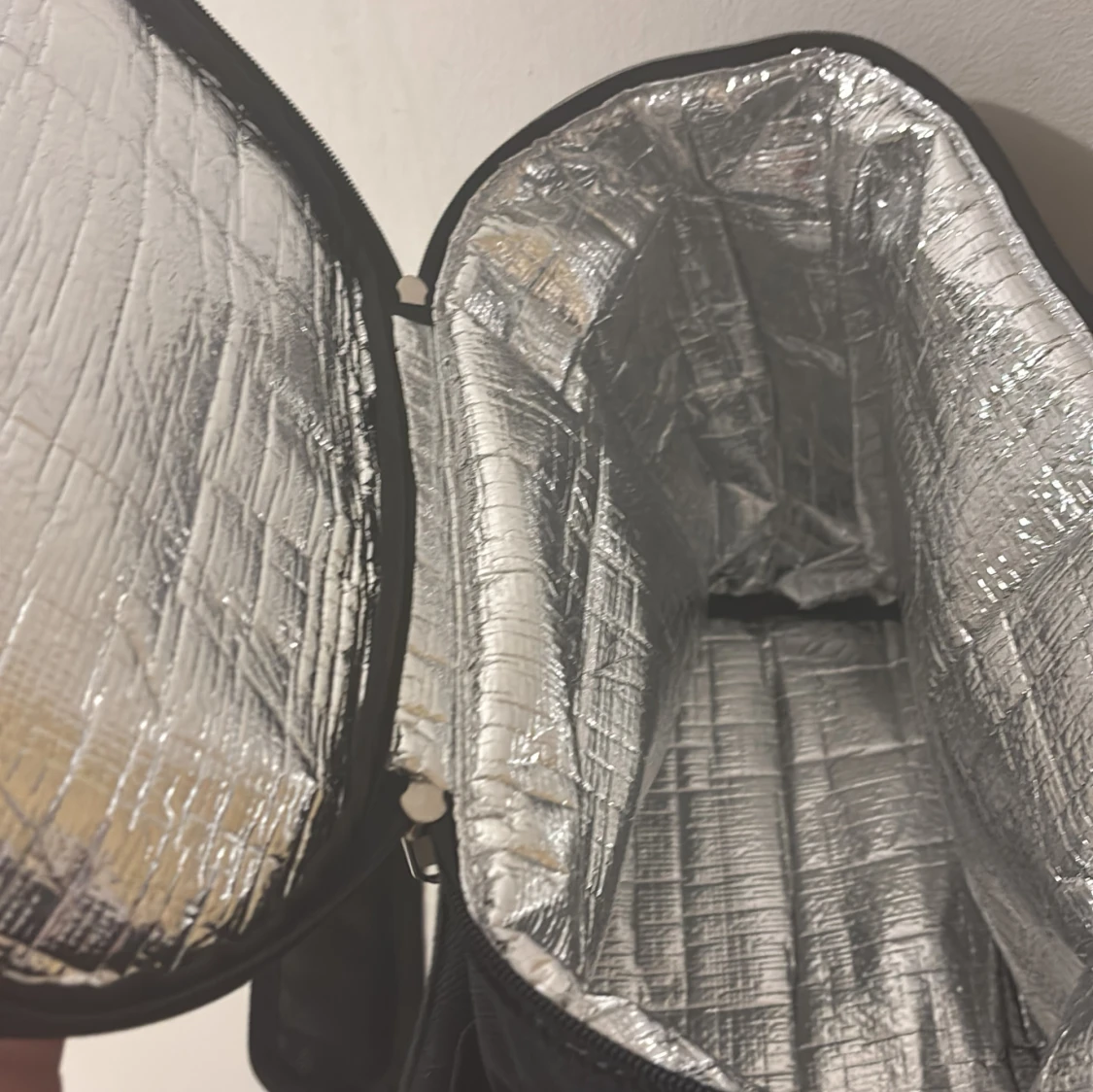 Svart kylväska med strassdetalj - 2