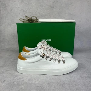 Diemme marostica sneaker - – Condition: 10/10, brand new  – What is included: Box and dustbag  – Retail price: 3699 SEK