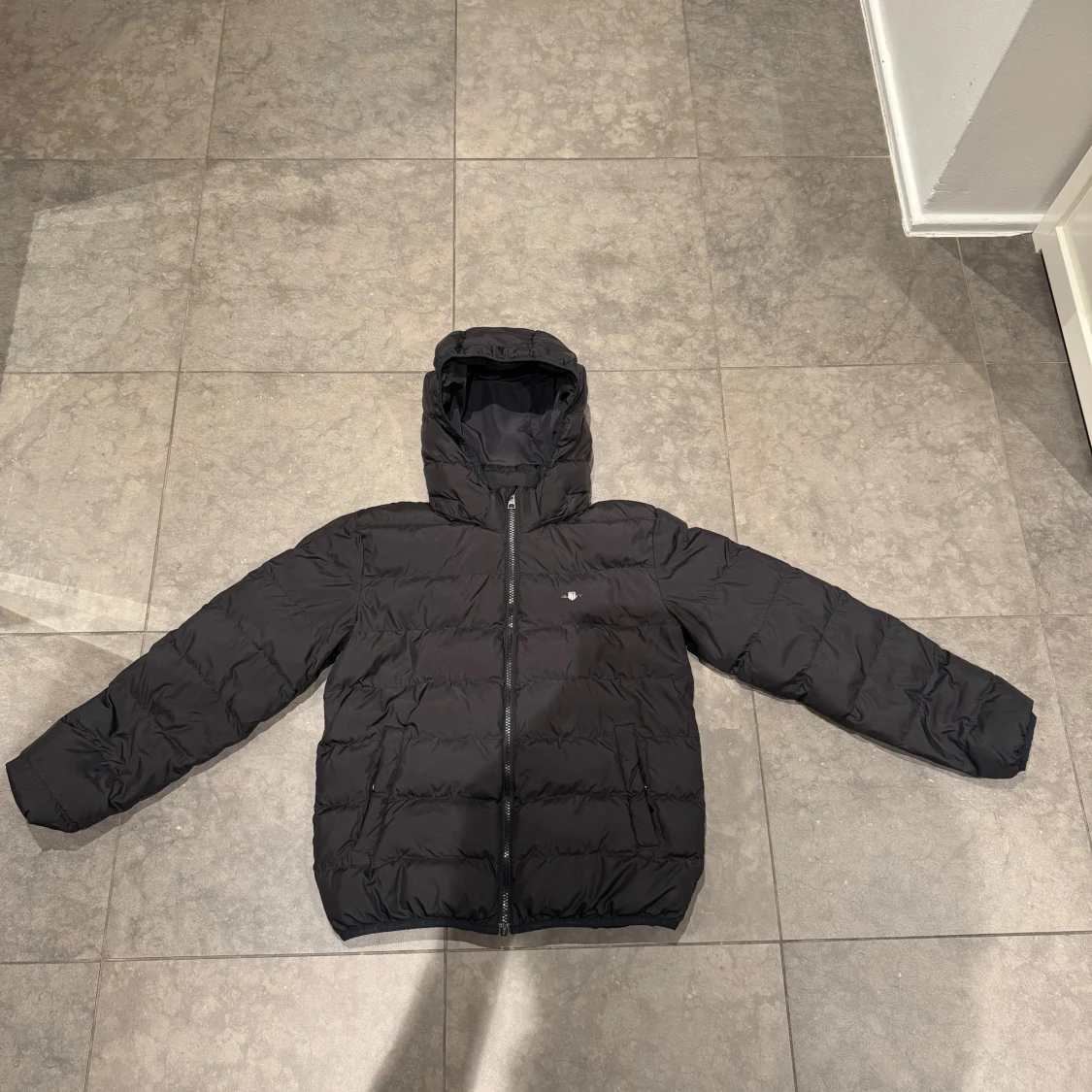 Svart pufferjacka från GANT