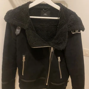 Jacka - Svart jacka från Zara 