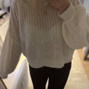 Vit stickad tröja - Stickad tröja från Gina i bra skick! 