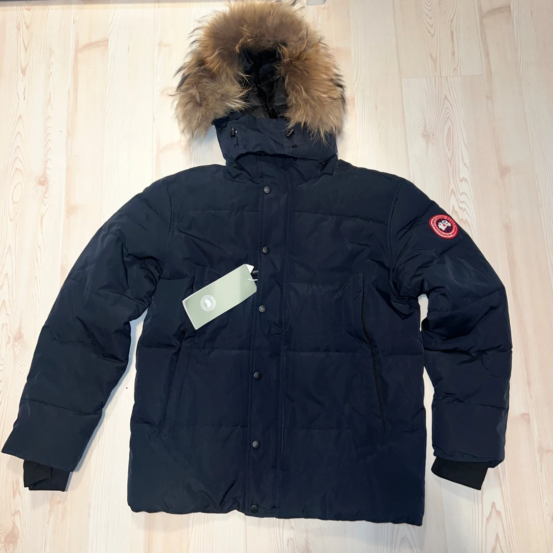 Mörkblå dunjacka från Canada Goose