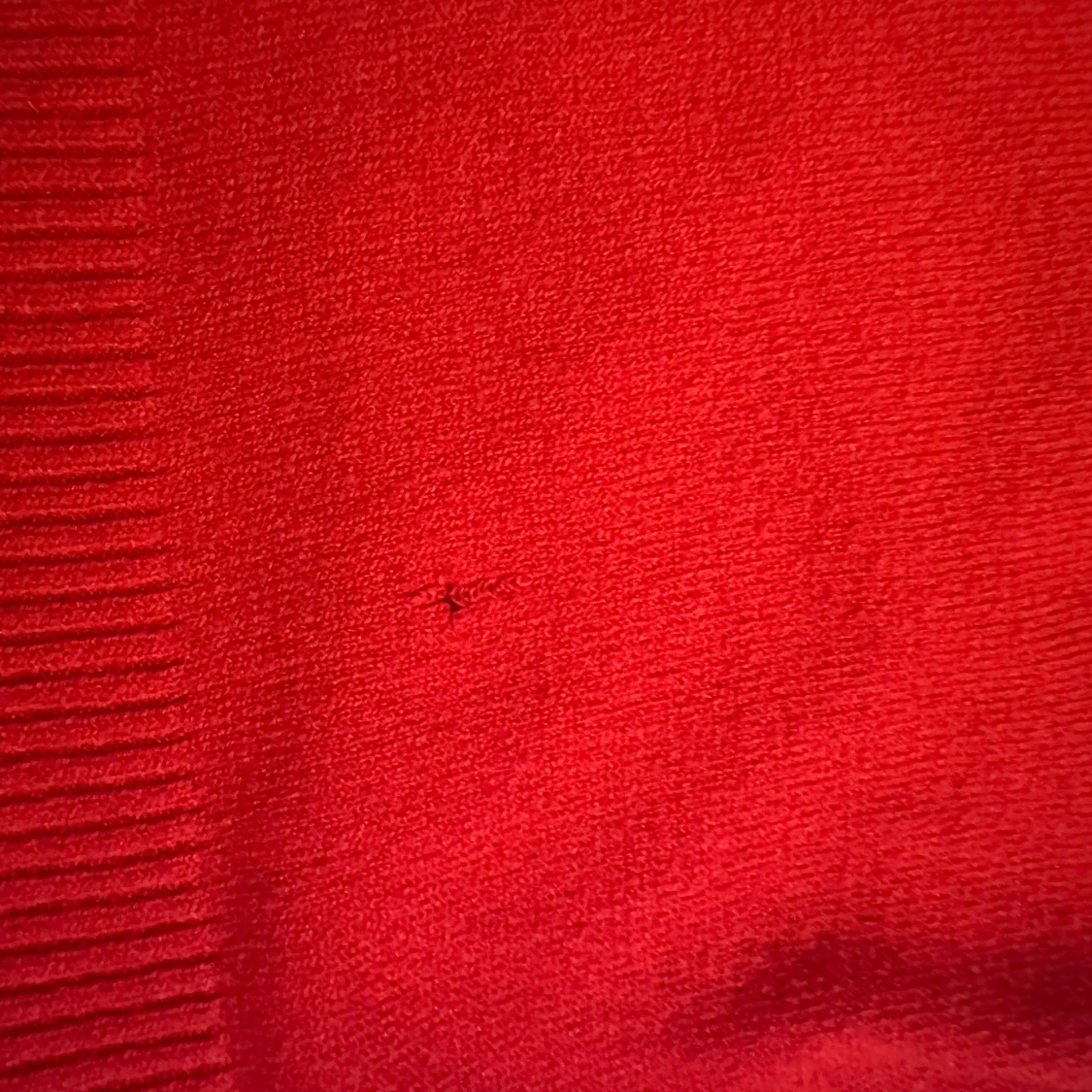 Röd v-ringad stickad tröja H&M XS - 3