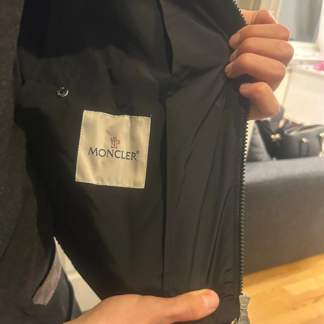 Svart vindjacka från Moncler med huva - 3