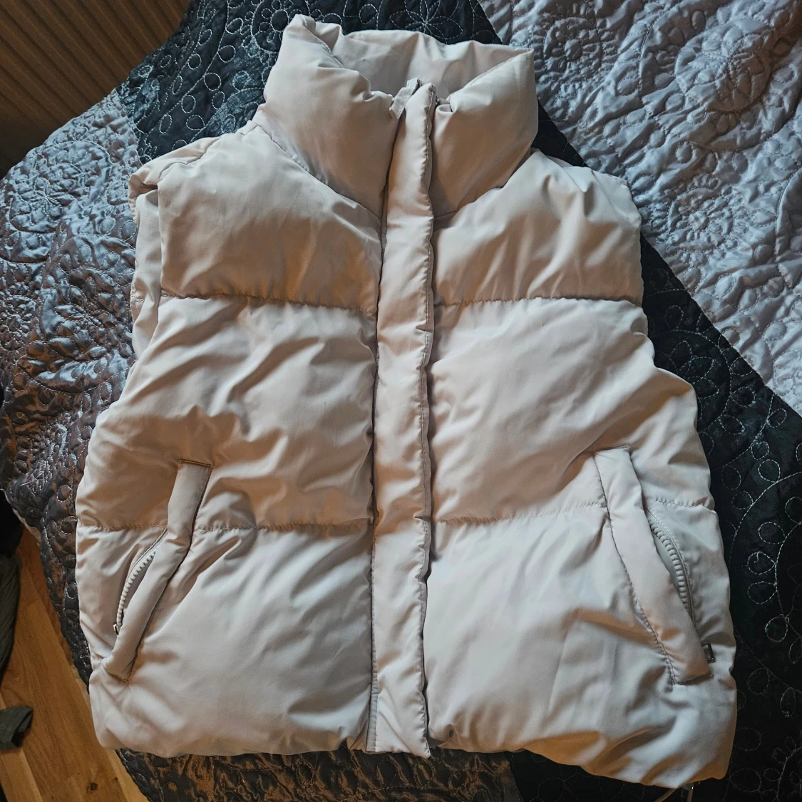 Beige dunväst från FB Sister XS