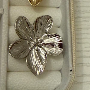 Blom ring i silver färg  - Justerbar 