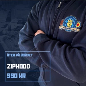 Sofialäktaren zip hoodie - Säljer denna sofialäktare hoodien som inte går att köpa just nu. Använd två gånger och har inga defekter. Startpris 500 buda! Storlek M