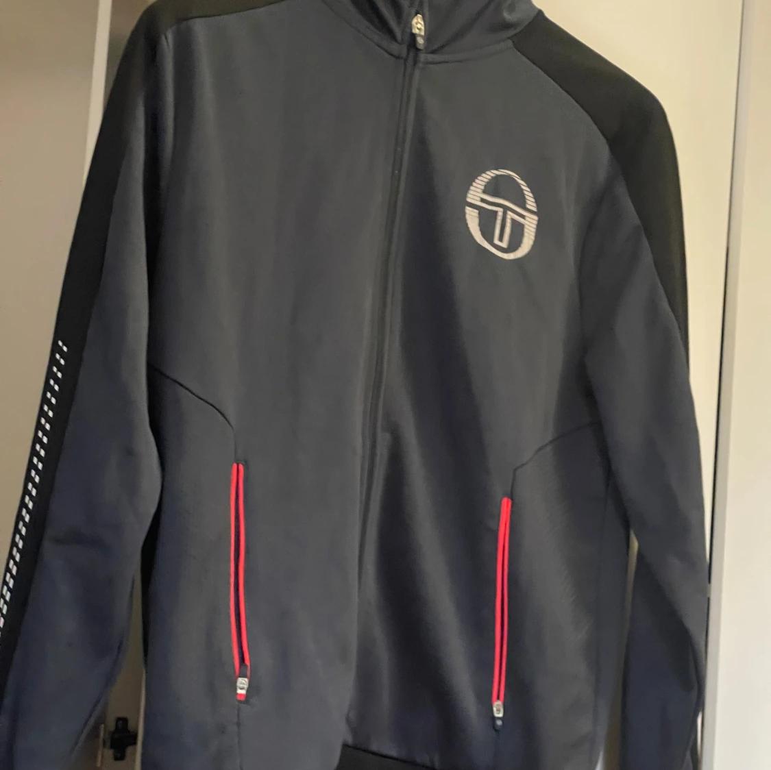 Svart vindjacka från Sergio Tacchini