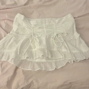 Skitsnygg kjol  - Skitsnygg kjol från gina helt ny, xs men passar s oxå