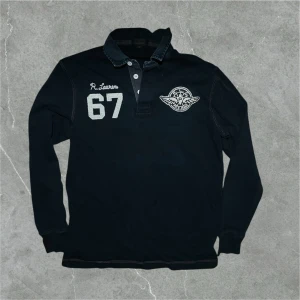 Ralph lauren rugby tröja - Sjukt snyggt Ralphlauren Tröja! Storlek M och är i väldigt fint skick, skriv vid funderingar!