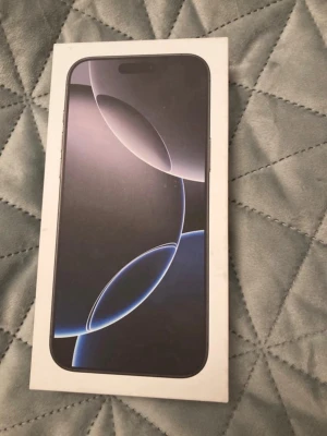 Iphone 16 Pro Max - Säljer en Iphone 16 Pro Max i en clean svart färg. Mobilen har 256GB och 97% batterihälsa. Mobilen är inte använd så länge och kommer med box!!