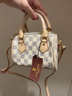 Väska - Nyskick med band 