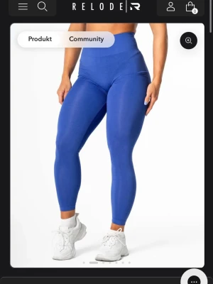 Blåa Prime scrunch tights - Säljer ett par blåa Relode träningstights. Använda ett får tal par gånger. I mycket god skick. Storlek XS. Original pris 699, jag säljer dom för 300kr 