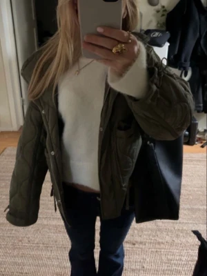 Olivgrön jacka från Zara - Storlek xs men sitter även som en S☺️