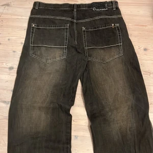 Southpole jeans (reserverad utom för bud över 700) - Galet feta jeans från southpole 😛🤞fråga gärna om mått och mer bilder 😁🫛Lägg bud‼️💸💸