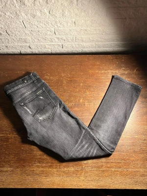 7 For All Mankind svarta jeans  - Snygga svarta jeans från 7 For All Mankind! Storlek: W32 L32