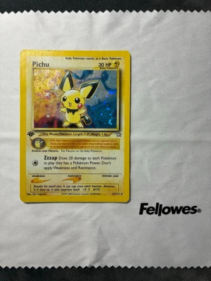 Pichu First Edition Holo Swirl  - Äldre pokemonkort se bilder för skick. Packas väl. 