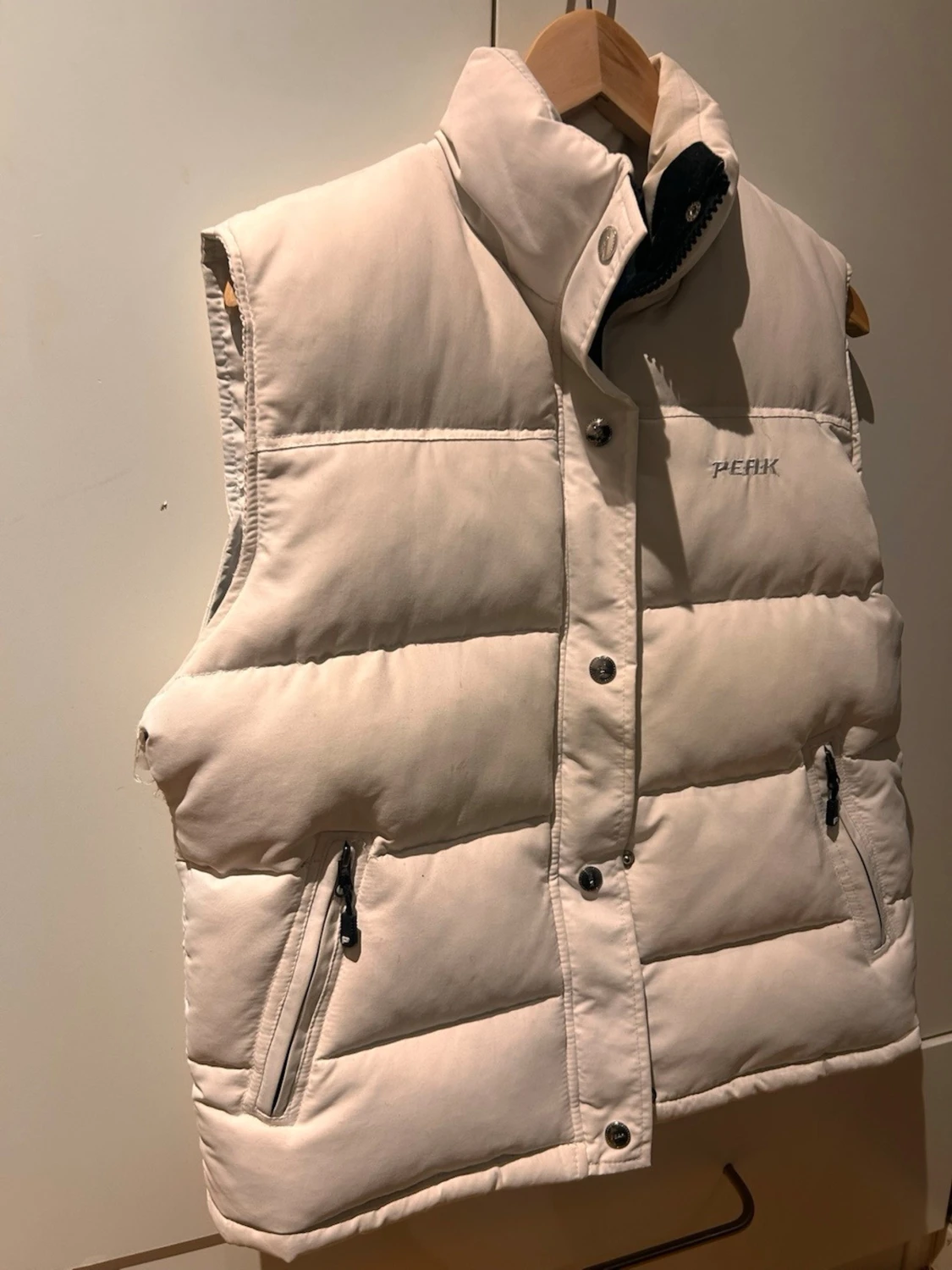 Beige dunväst från Peak Performance - 1