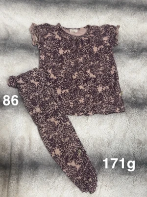 Pompdelux set - Fint använt skick. Storlek 86