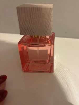 Rituals parfym - En ny parfym som aldrig är använd, luktar jättegott, fräscht, blommigt. Jag är vaniljtjej så den kommer inte komma till användning tyvärr💕 