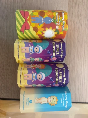 Sonny angels  - 4 Sonny angels! Alla är öppnade men jag har bara tittat på de men jag har jätte många som ni kan se på andra bilden så jacvtönkge sälja några fler! De är jätte söta. Pris kan diskuteras 