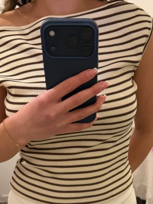 Randig ärmlös topp i bomull - Off shoulder eller en axel. Aldrig använd 