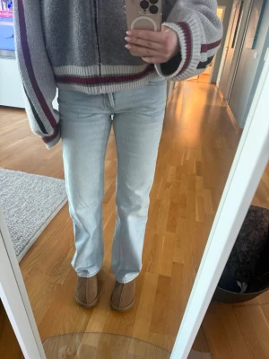 Blå raka jeans - Ljusblå raka jeans som endast använts en gång🩷