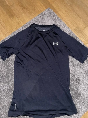 Under armour  - Under armour T-shirt använd max 2 gånger