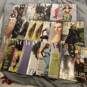 Säljer Eller Byter Vogue Tidningar Mot Saker Jag Söker! - 1 för 200kr, 3 för 500kr + frakt då självklart<3 Söker man alla så kan priset diskuteras men hämta då gärna, svårt att frakta 20+ tidningar<3 Alla är köpta för ca 200kr styck<3 Vill jättegärna få alla sålda, skickar gärna bilder men var gärna säkra på att ni ska köpa något då<3 Finns mest British men även några US och en France🥰 Alla är typ lästa en gång! Vid snabb affär kanske priset kan sänkas liteee, alla är kvar förutom Timothee & den med Lily & Kate Moss<3