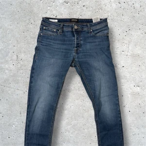 Jack & Jones jeans Slim/Glenn - Säljer dessa schyssta jeansen från Jack & Jones | W31 L32 | modell: Slim/Glenn | skick: 9/10 | Hör av er vid frågor, pris kan diskuteras vid snabb affär! 🙌