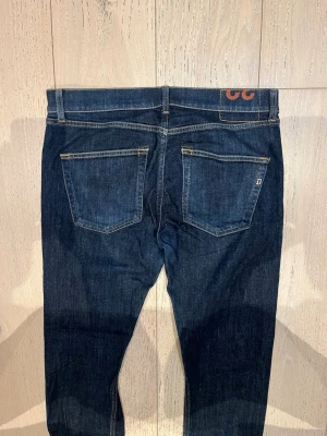 Dondup jeans  - Skick: 9.5/10 | Model: IKON - straight fit | Obs! Storleksettiker är borta men sitter som 31 i slim fit och 30 i regular fit 