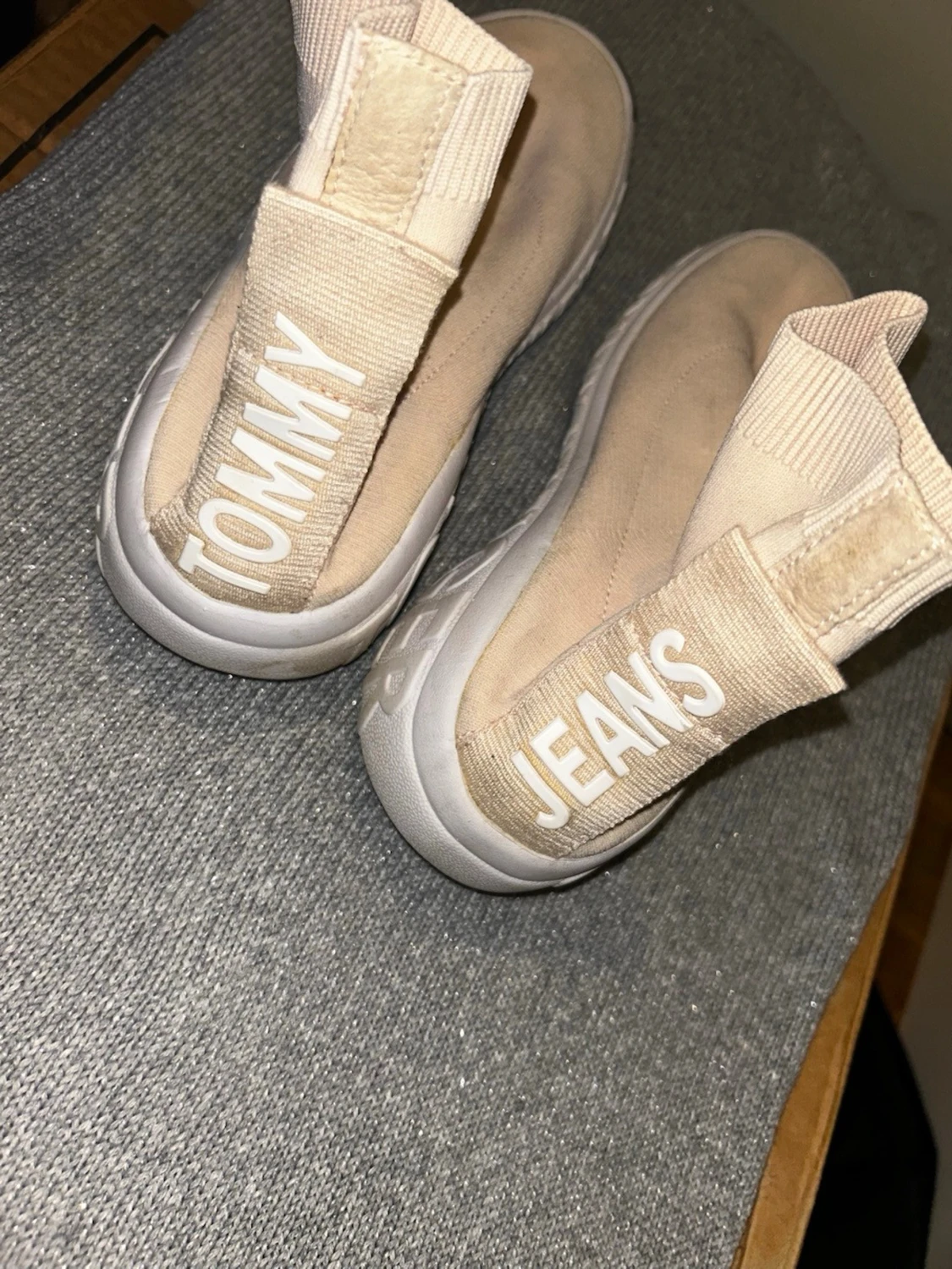 Beige sneakers Tommy Jeans sock-modell - 1