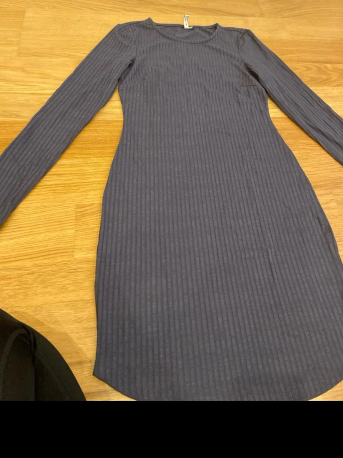 ribbad klänning  - 1