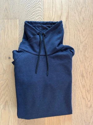 Fin hoodie H&M oanvänd - Så gott som ny!