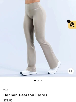 Dfyne flares  - Hannah Pearson flares, knappt använda men jätte fina. Men tycker bara inte om mig i färgen, de är färgen oat. De är jätte sköna och inte alls genomskinliga. Säljer även toppen i samma färg. Hör av dig om du har frågor🤗