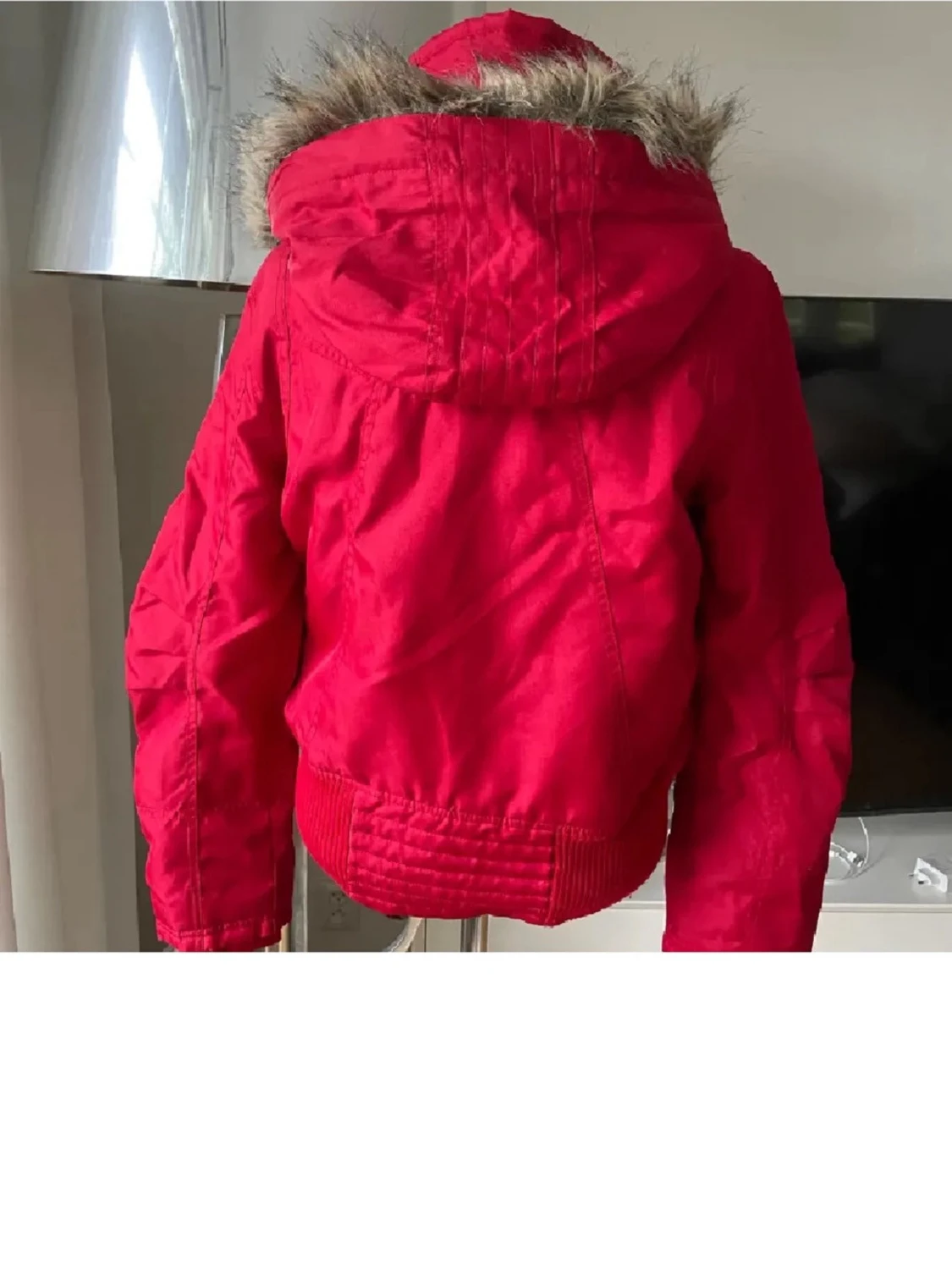 Röd parkajacka med fuskpäls - 1