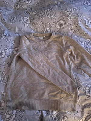 Beige stickad tröja från Vila - Mysig beige stickad tröja från Vila💕